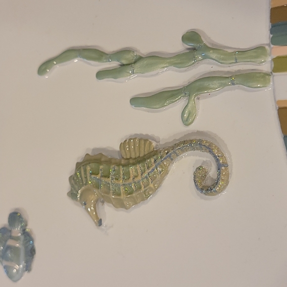 Tissue holder, creamy white with blue, green, tan, - Picture 6 of 6